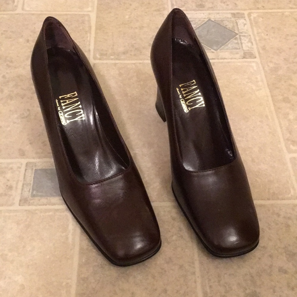 Brown leather square toe pump size 37.5 7.5
